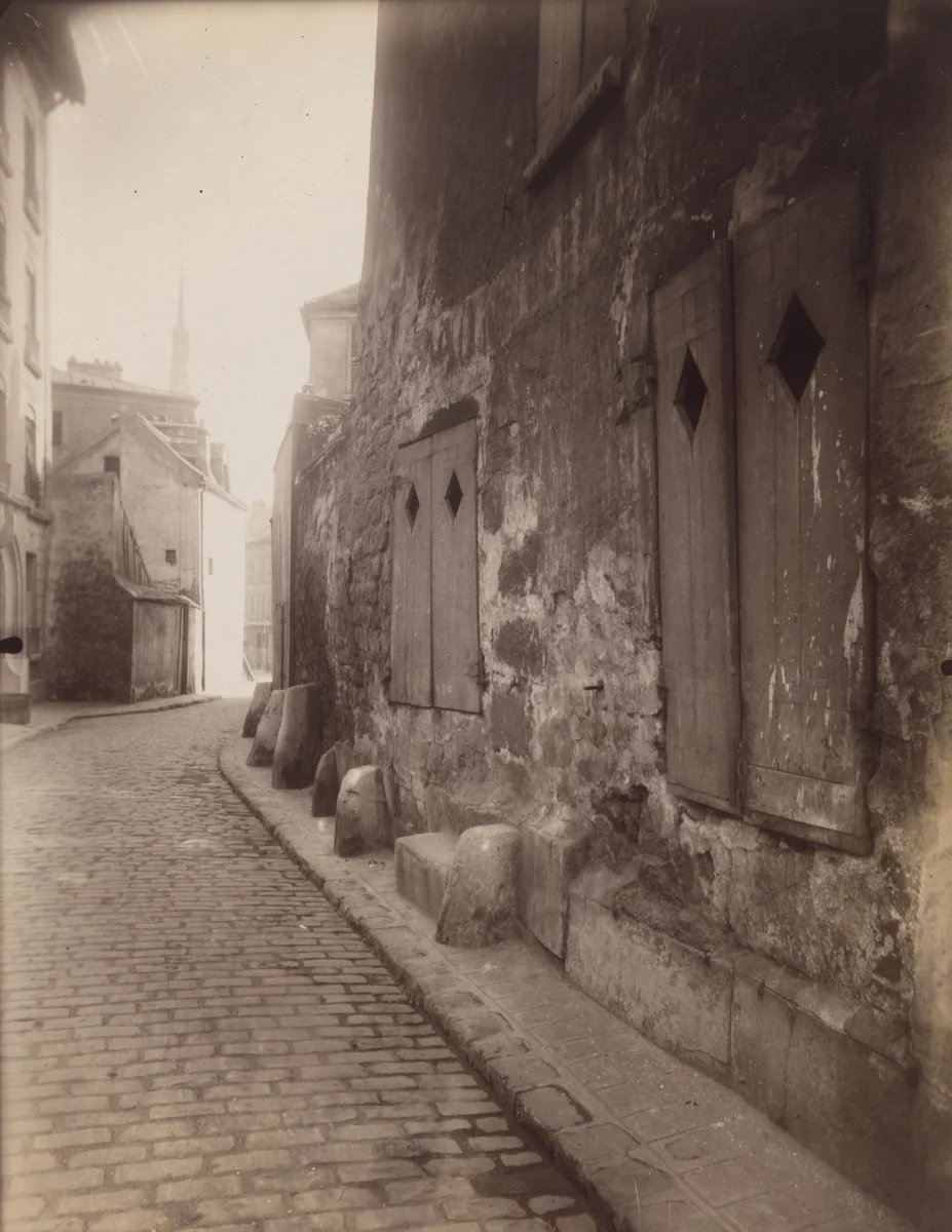 Vanves, rue du Chariot by Eugène Atget, photograph, 1925