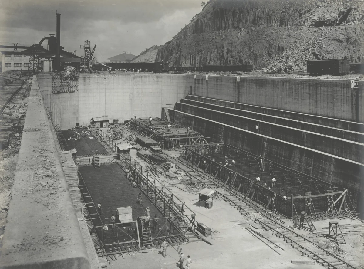 Construction of Reinforced Concrete Pontoons. Erection of reinforcing by Unidentified Photographer, photograph, 1916