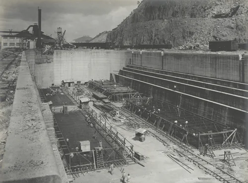 Construction of Reinforced Concrete Pontoons. Erection of reinforcing by Unidentified Photographer, photograph, 1916