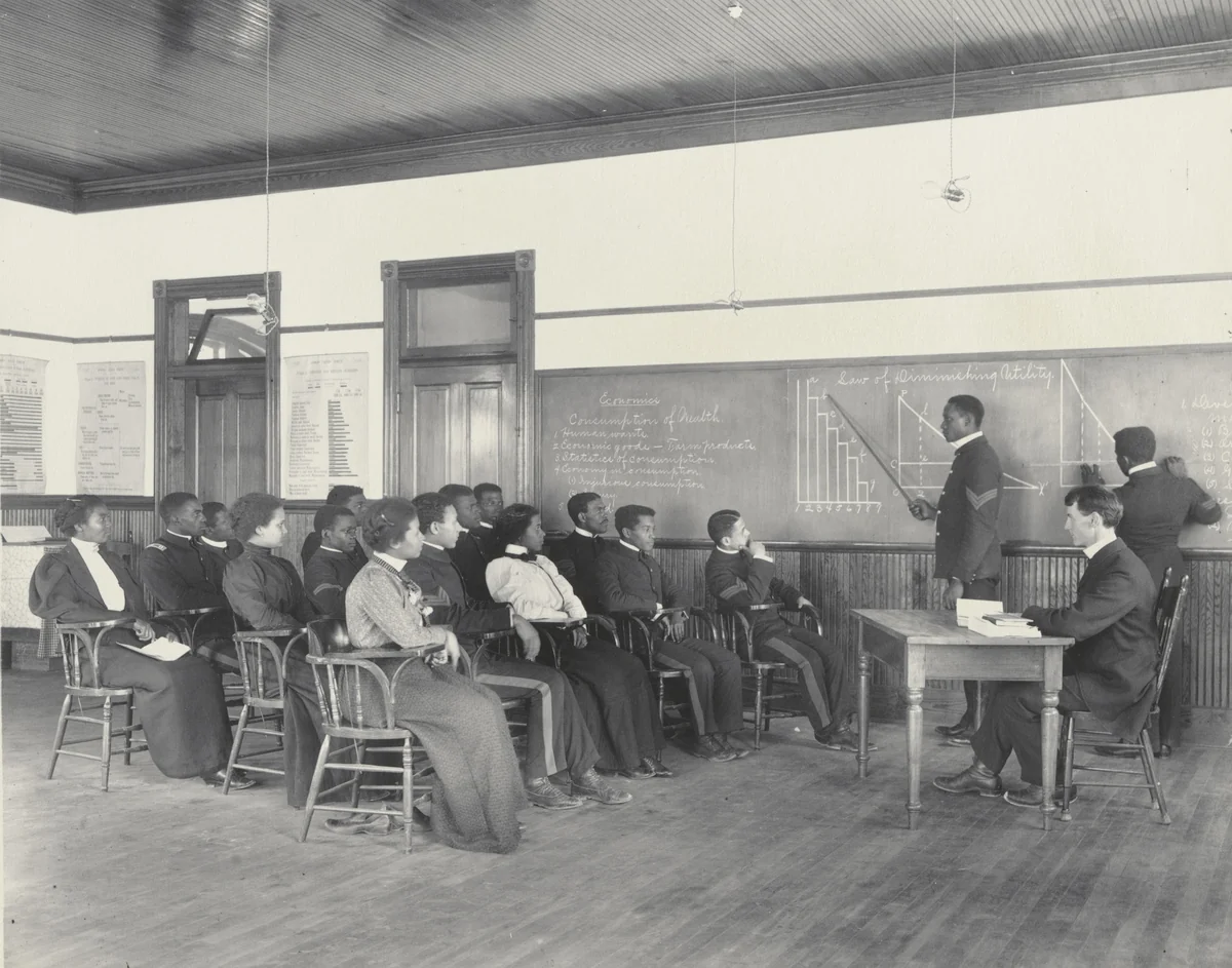 Senior Class in Economics by Frances Benjamin Johnston, photograph, 1899