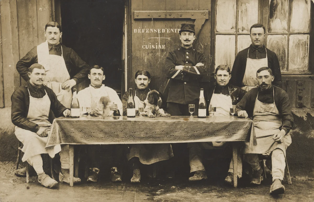 95e régiment, Cuisine, Soldats cuisiniers, France by Unidentified Photographer, photograph, 1914