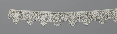 Strook naaldkant met granaatappel en stralenkrans in eikenblad by anonymous, other, 1625-1649