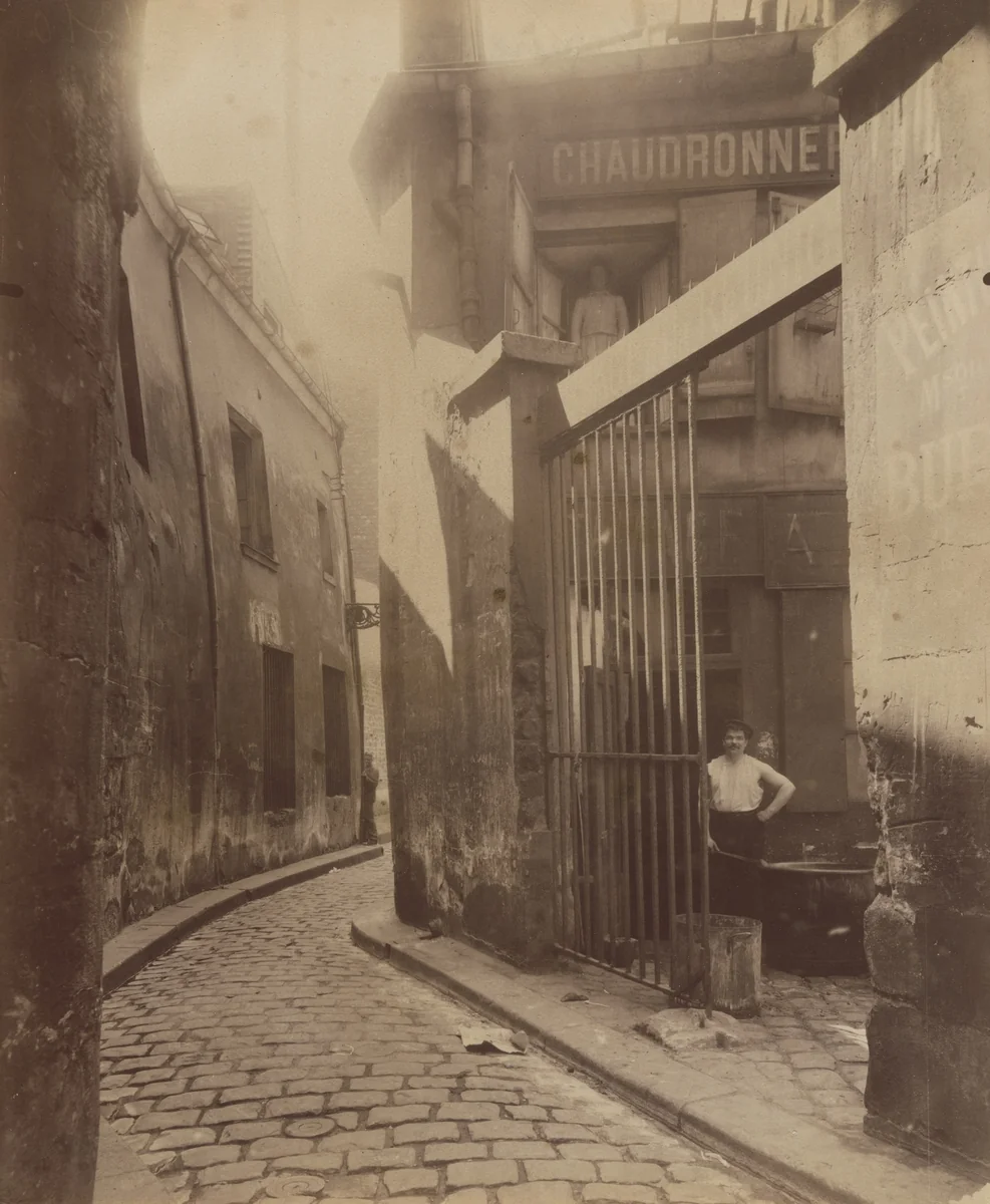 Rue du Maure by Eugène Atget, photograph, 1908