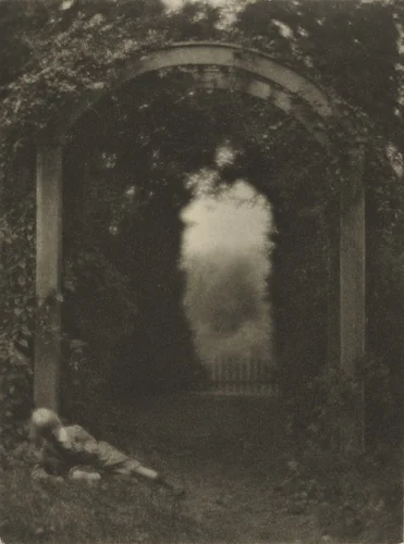 Entrance to the Garden by Clarence H. White, photograph, 1906