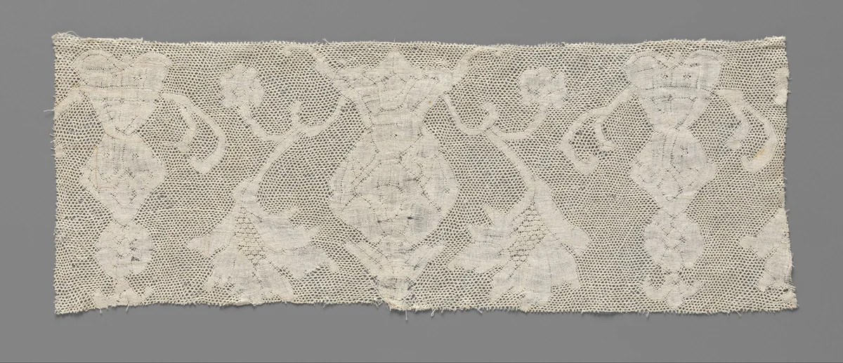 Strook kloskant met vazen en vlammende bloemen by anonymous, other, 1800-1899