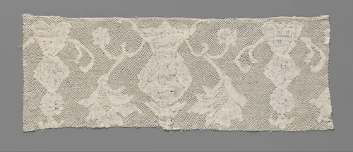 Strook kloskant met vazen en vlammende bloemen by anonymous, other, 1800-1899