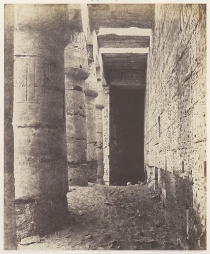 Médînet-Abou (Thèbes), Construction Postérieures - Deuxiéme Cour - Galerie Sud-Ouest by Félix Teynard, photograph, 1851-1852