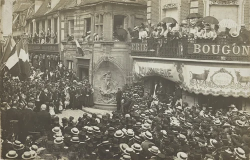 Boucherie, Maison Bougon, Fête devant la Fontaine des Amis des Arts, Rue de la Frette, Plaque Guilleminot by Unidentified Photographer, photograph, 1905