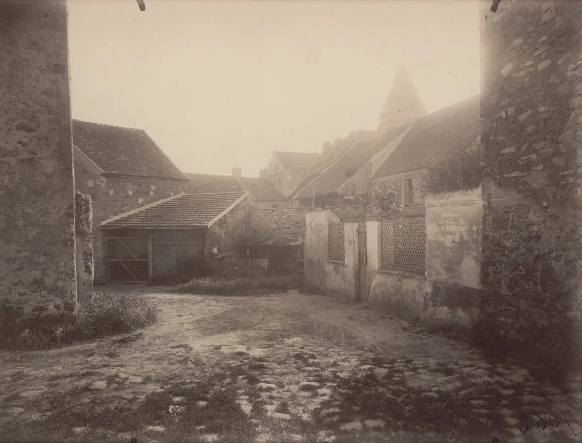 Saulx-les-Chartreux, ferme by Eugène Atget, photograph, 1924