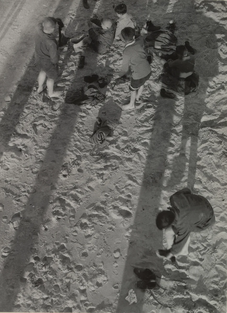 Play by László Moholy-Nagy, photograph, 1929