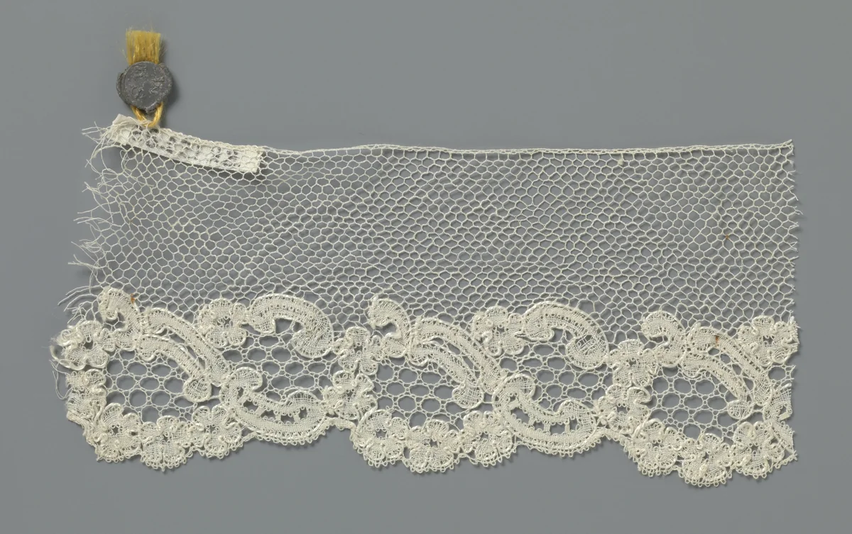 Strook kloskant "Gripsholms Lace" met cartouches van rozetbloempjes en c-voluten by anonymous, other, 1800-1899
