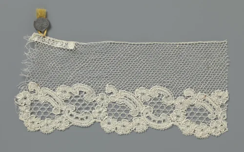 Strook kloskant "Gripsholms Lace" met cartouches van rozetbloempjes en c-voluten by anonymous, other, 1800-1899