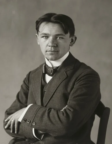 Merchant’s Clerk by August Sander, photograph, 1912