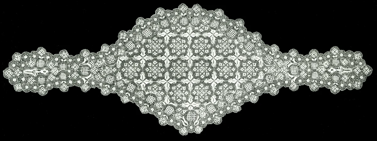 Shawl by Malta, textile, 1850-1875