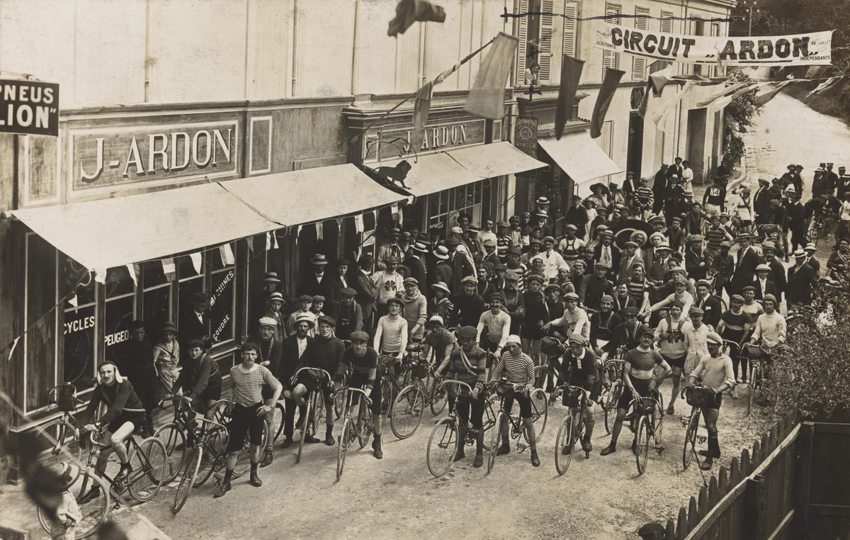 Départ d’une course cycliste, Cozes by Unidentified Photographer, photograph, 1915
