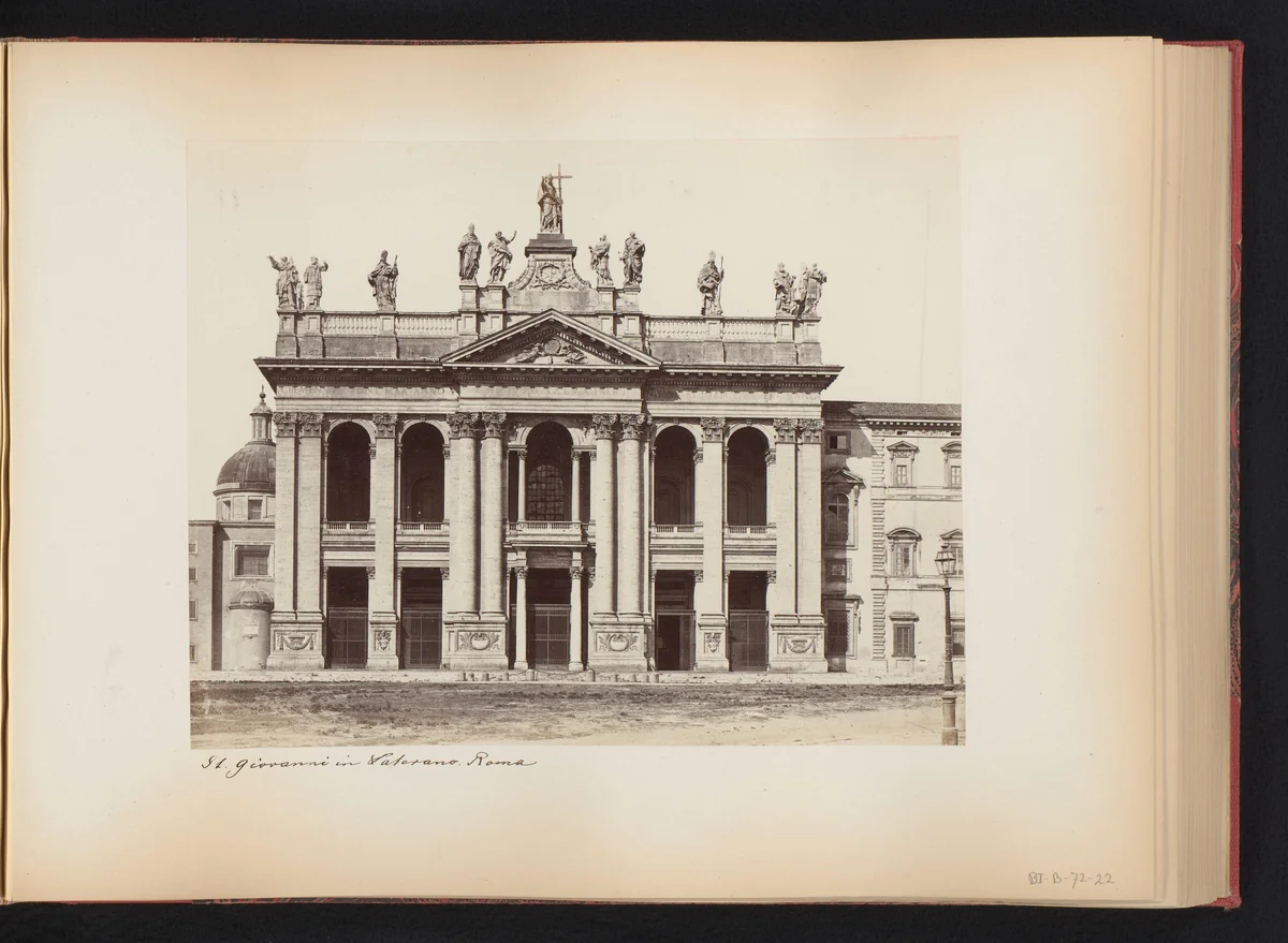Voorgevel van de Sint-Jan van Lateranen te Rome, Italië by anonymous, book, 1870-1890