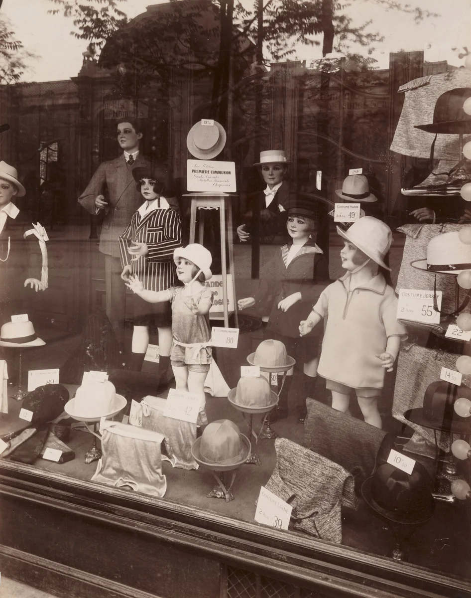 Magasin, avenue des Gobelins by Eugène Atget, photograph, 1925
