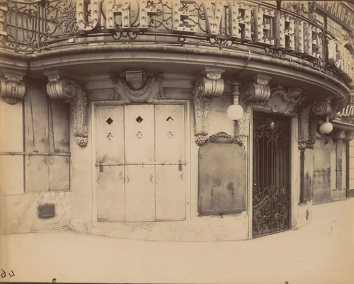 Pavillon du Hanovre. Boulevard des Italiens 33 by Eugène Atget, photograph, 1903