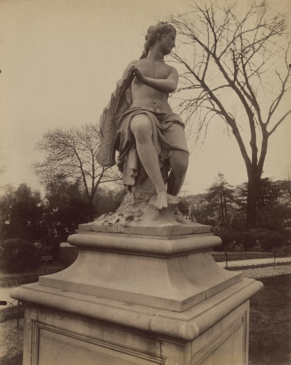 Tuileries statue by Eugène Atget, photograph, 1911