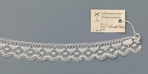 Zakdoekstrook van kloskant met driehoekjes en spinnen by s-Gravenmoersche Kantvereniging, other, 1930