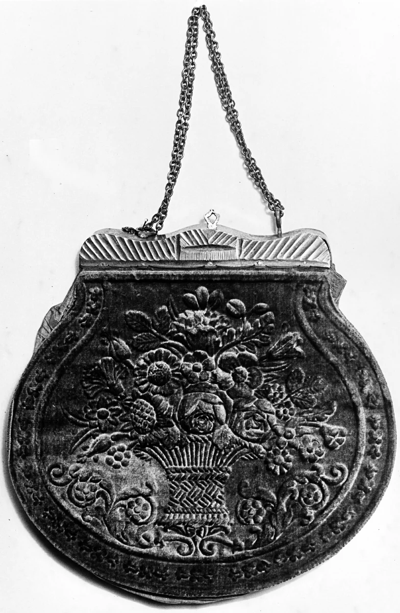 Purse by France, textile, 1801-1900