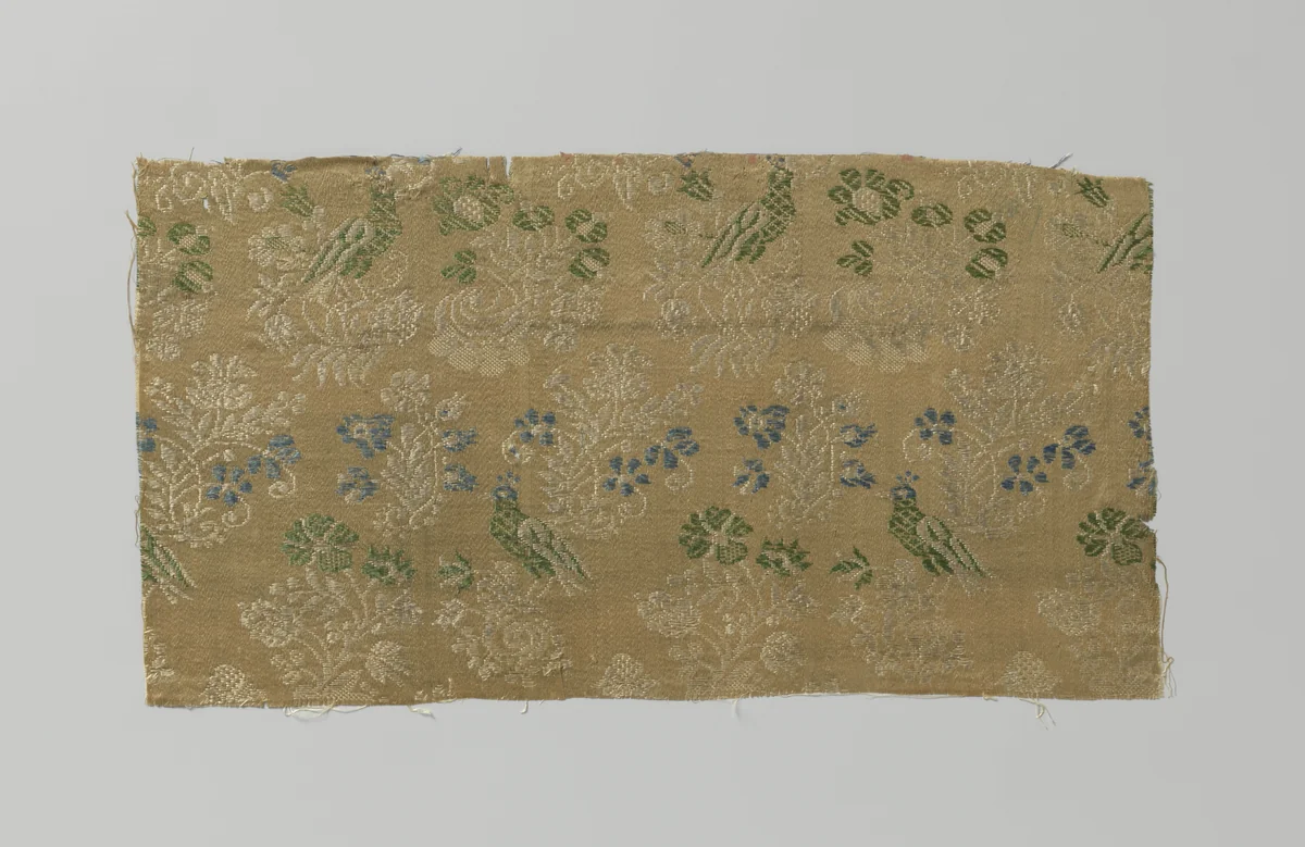 Fragment veelkleurig zijdesatijn by anonymous, textile, 1600-1699