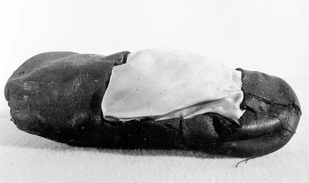 Child's Shoe by England, textile, 1501-1600