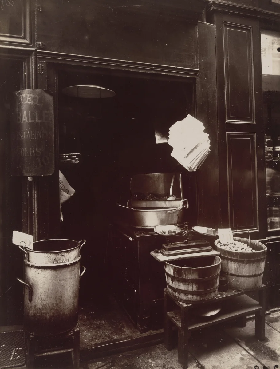 Fritures, 38 rue de la Seine by Eugène Atget, photograph, 1910