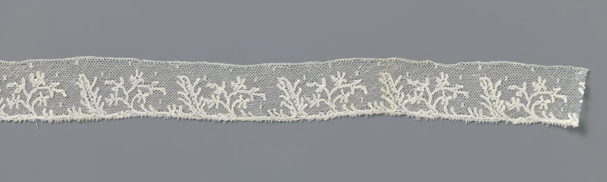 Strook kloskant met takje met sterbloempjes en dik takje met zijtakjes by anonymous, other, 1840-1850