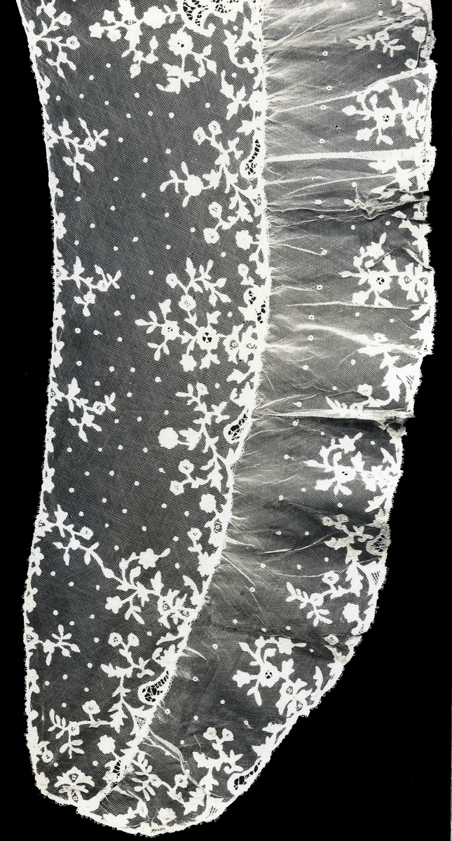 Fichu with Frilled Outer Edge by Ireland Carrickmacross, textile, 1850-1875