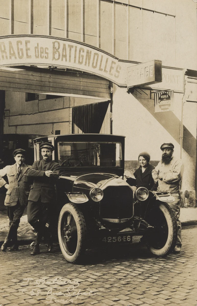 Garage des Batignolles, 31, rue Dulong, Paris by Unidentified Photographer, photograph, 1920