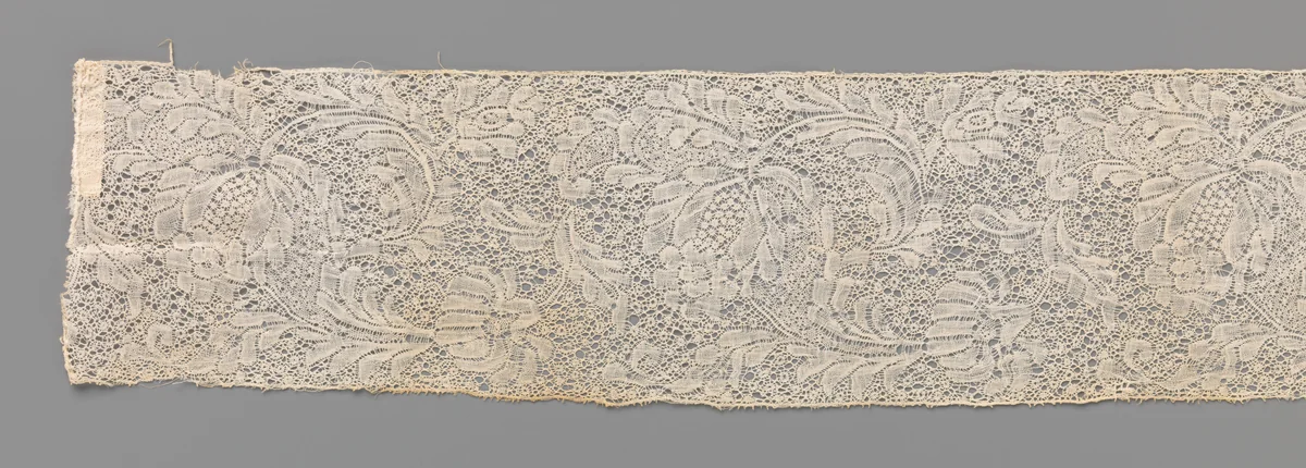 Strook kloskant met kelkbloem bekroond door rozetbloempje by anonymous, other, 1700-1749