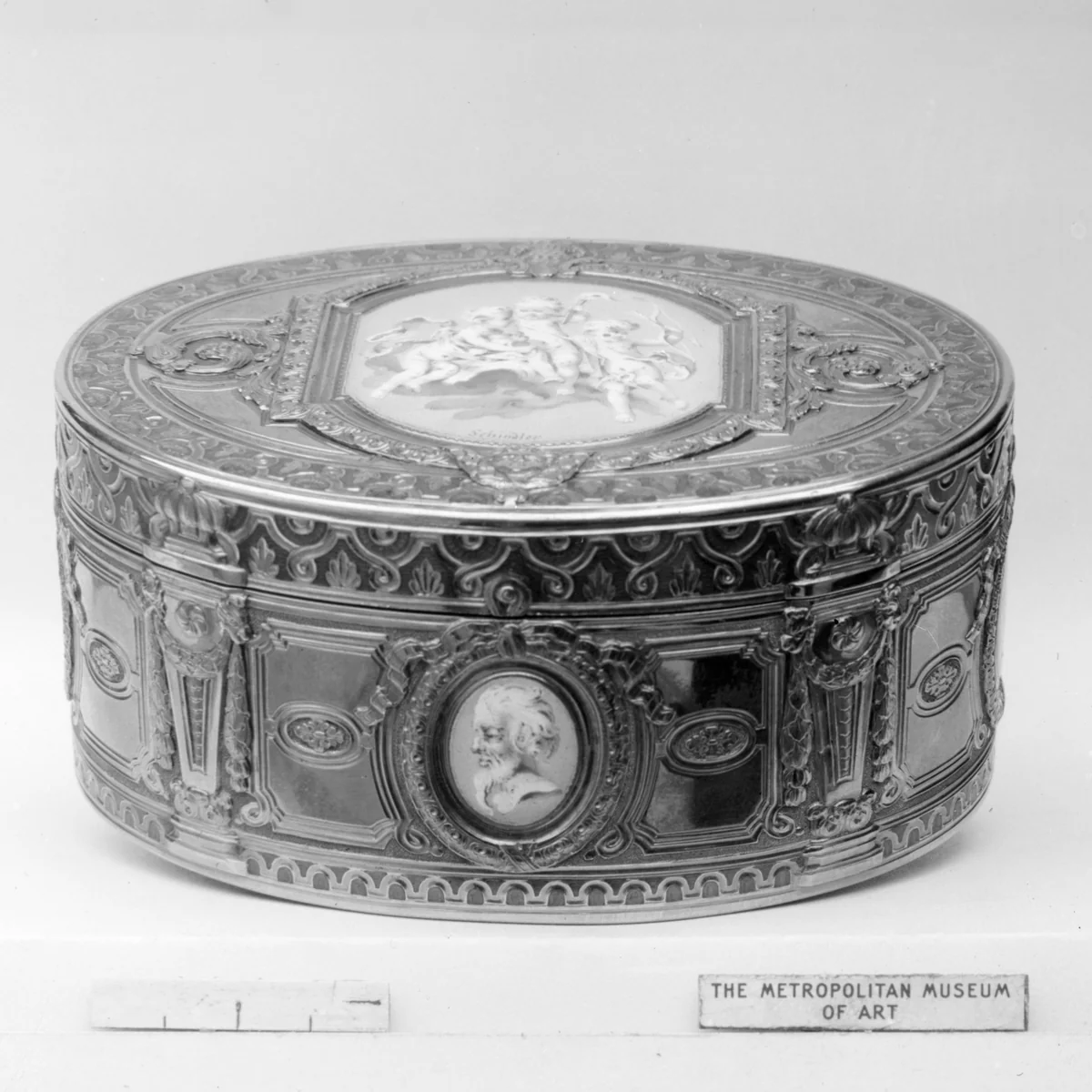 Snuffbox by P.M.C., metalwork, 1765-1775