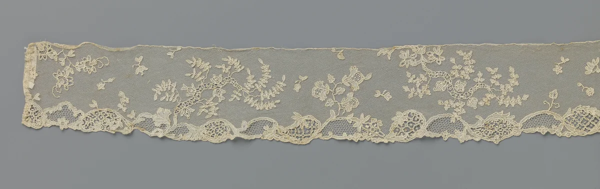 Strook applicatiekant met bloemtakken boven een rand ovaalvormige cartouches by anonymous, other, 1775