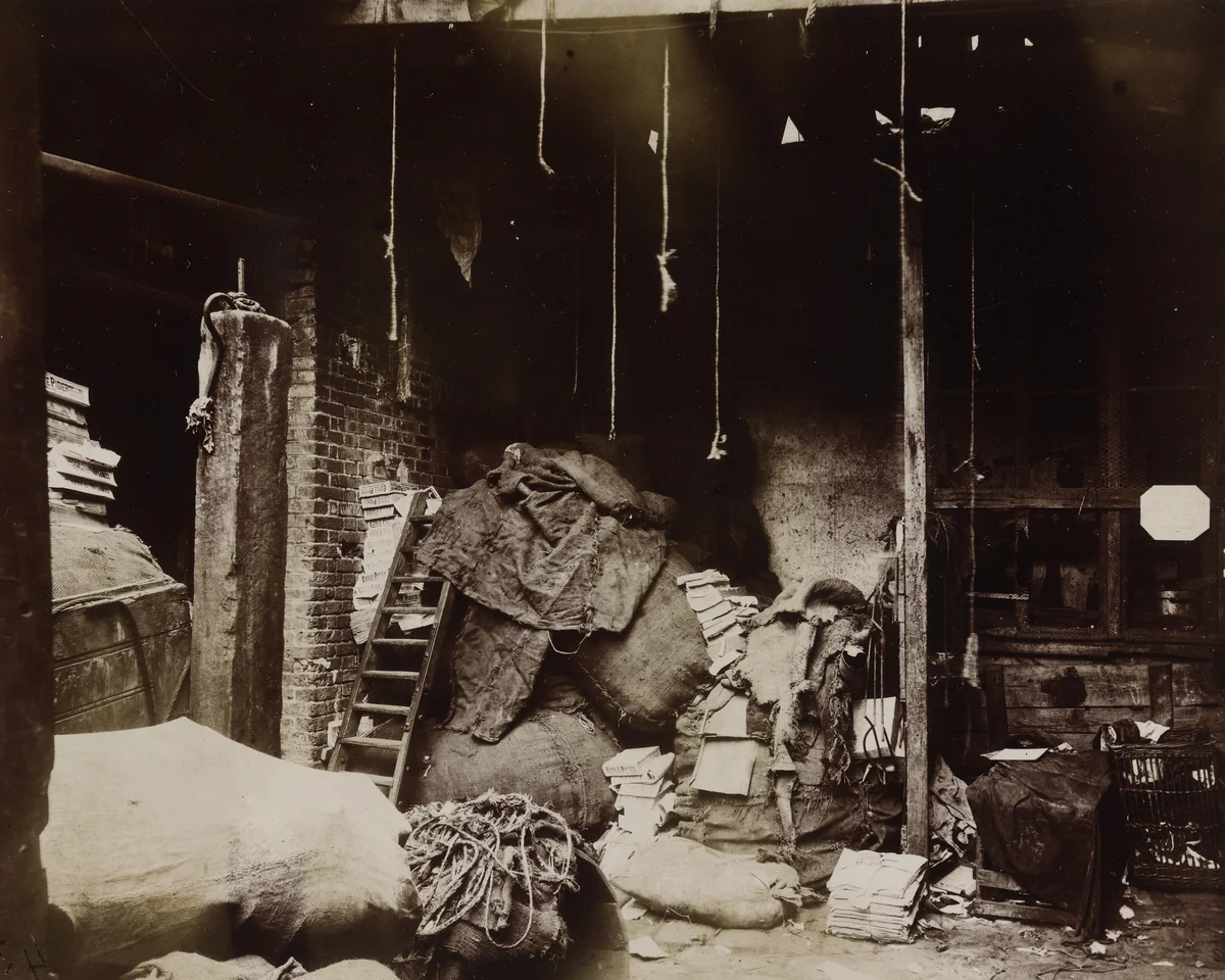 Porte d'Asnières, Cité Trébert by Eugène Atget, photograph, 1913