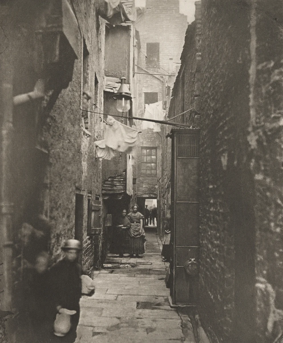 Close No. 37 High Street by Thomas Annan, photograph, 1868