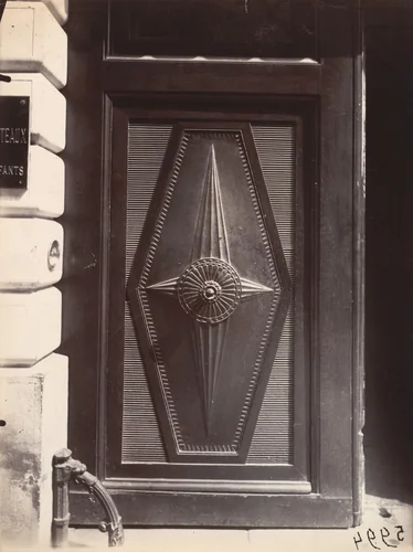 Porte, 6 rue Saint-Florentin by Eugène Atget, photograph, 1912