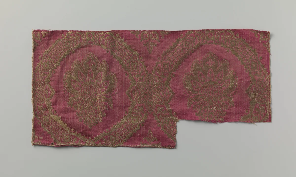 Fragment van uit twee delen samengestelde rode brocatel by anonymous, other, 1620-1640
