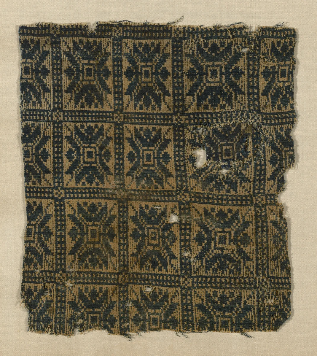 Fragment by Akhmin, textile, 301-400