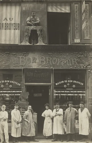 Au Bon Broyeur, Paris by Unidentified Photographer, photograph, 1905