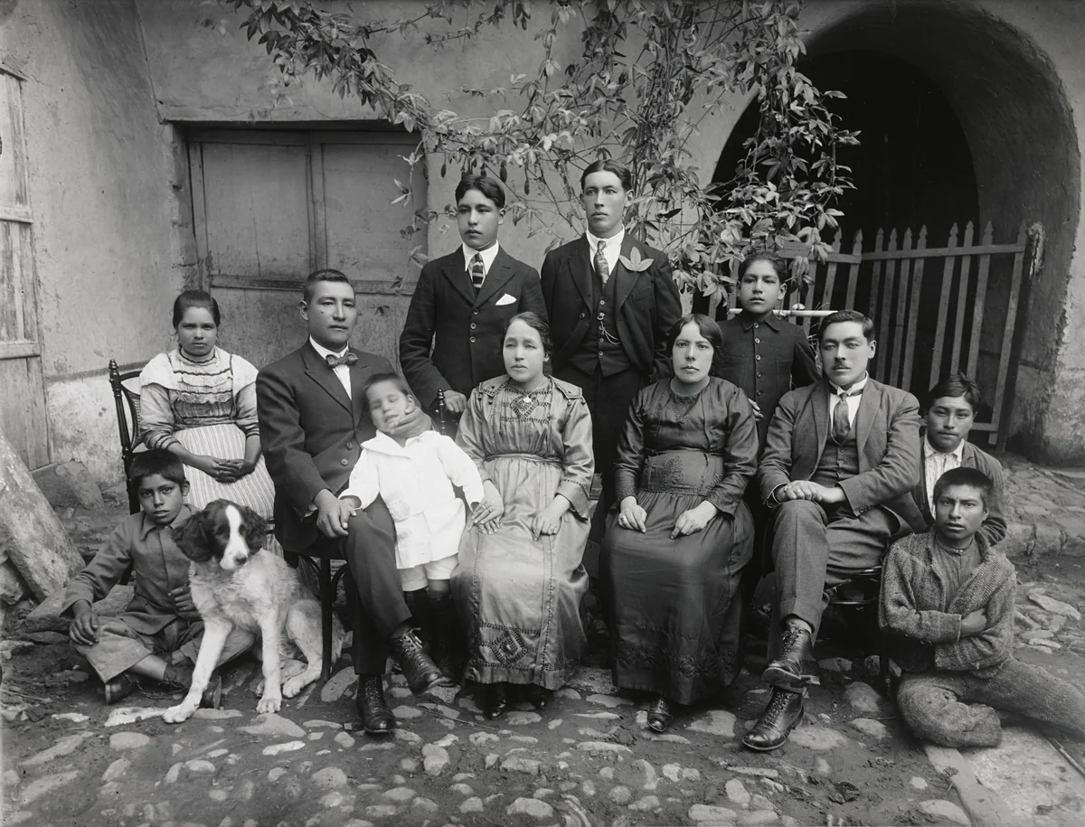 Angel Vargas Family, Cuzco by Martín Chambi, photograph, 1928
