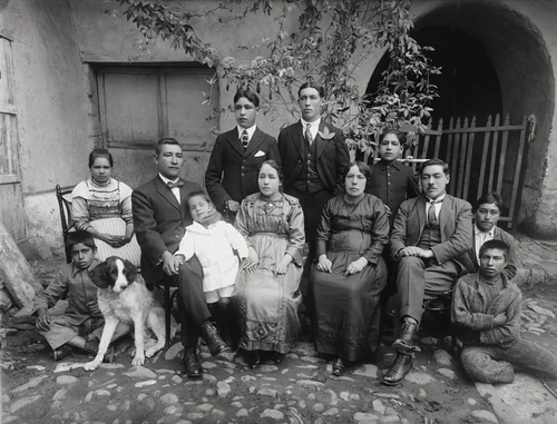 Angel Vargas Family, Cuzco by Martín Chambi, photograph, 1928