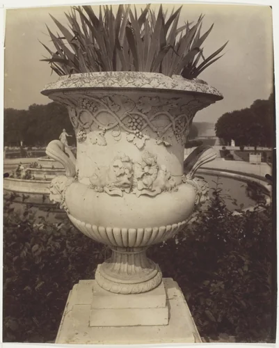 Versailles, Vase by Jean-Eugène-Auguste Atget, photograph, 1905