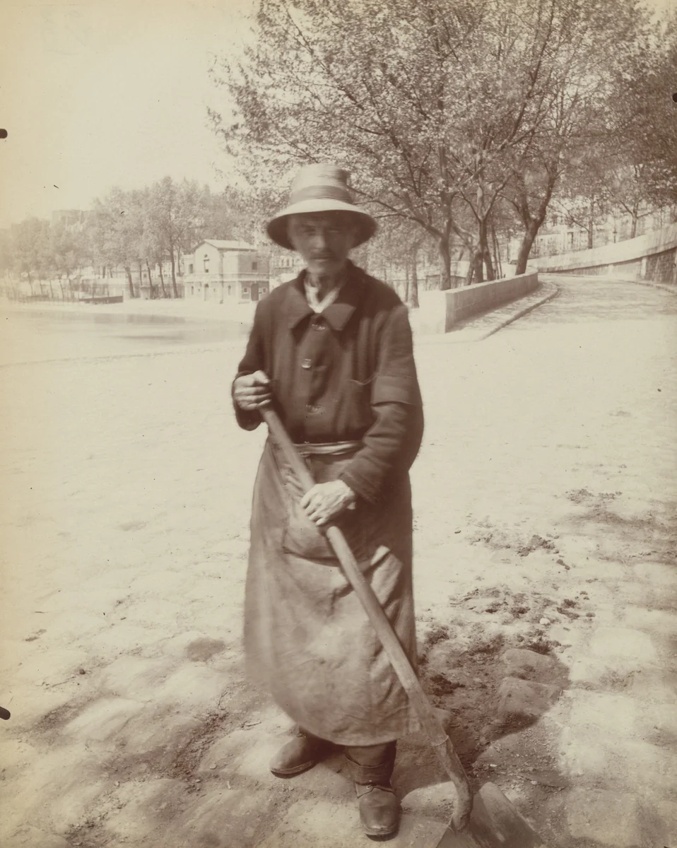 Quai des Célestins by Eugène Atget, photograph, 1921