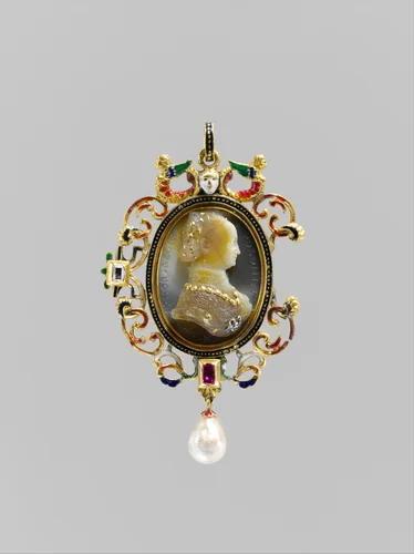 Bona Sforza (1493–1557), Queen of Poland by Giovanni Jacopo Caraglio, metalwork, 1525-1899