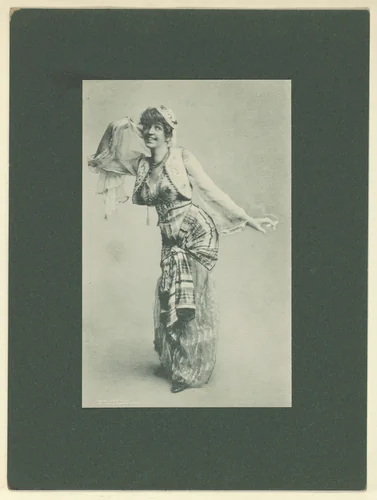 Plate 1, from Little Egypt Actresses series (T2), issued by Monopole Tobacco Works to promote Khedive Egyptian Cigarettes by Monopole Tobacco Works, print, 1902