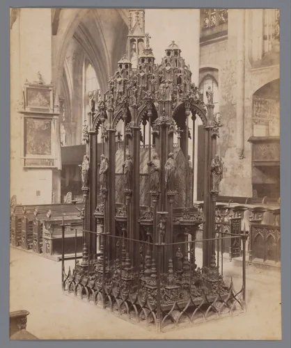 Grafmonument van de heilige Sebaldus in de Sint-Sebalduskirche in Neurenberg by anonymous, photograph, 1870-1890