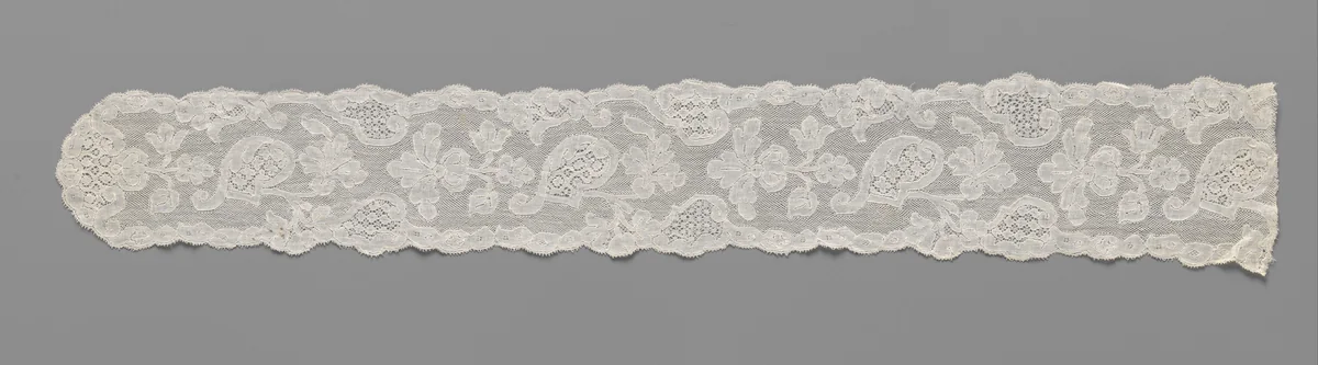 Mutsenslip van kloskant met anjer en rocaille by anonymous, textile, 1750-1760