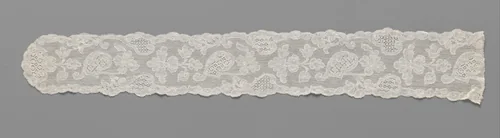 Mutsenslip van kloskant met anjer en rocaille by anonymous, textile, 1750-1760