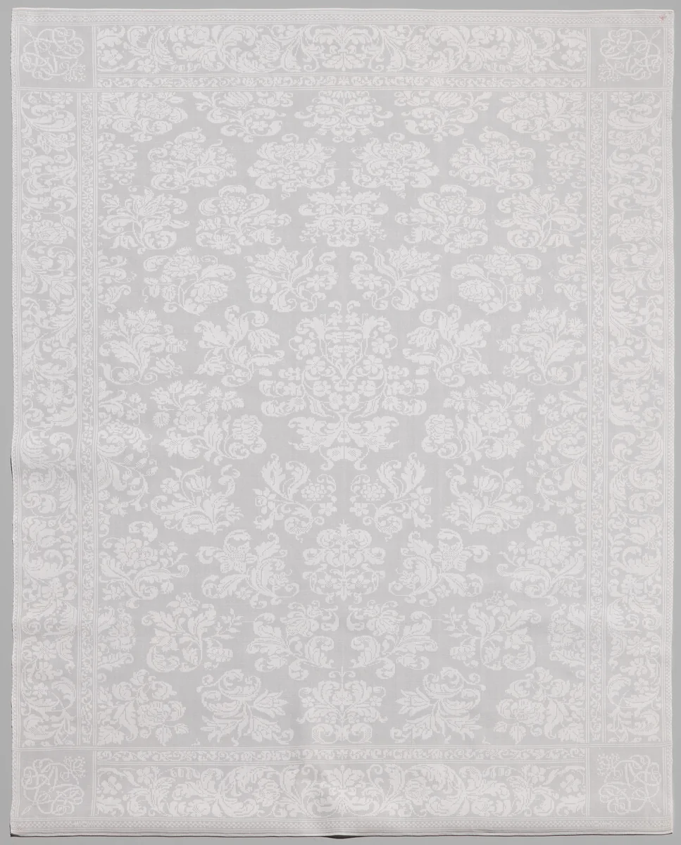 Servet met gestrooide bloemtakken en monogram in de hoeken by anonymous, other, 1680-1690